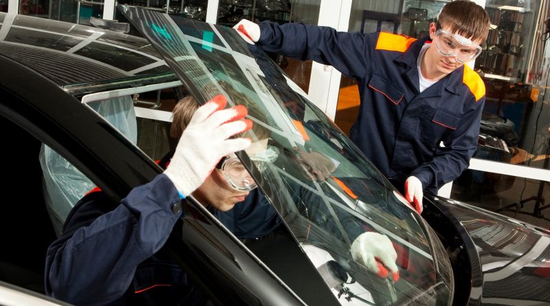 3 Things You Need to Consider When Choosing a Service For Auto Glass Repair & Replacement